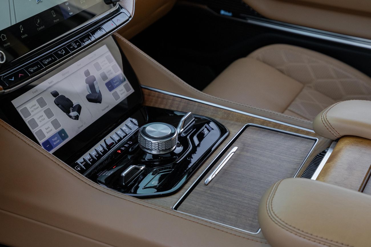 Jeep Grand Wagoneer Grand Wagoneer Series III | 4,700 P.M | 0% Downpayment | Fantastic Condition!