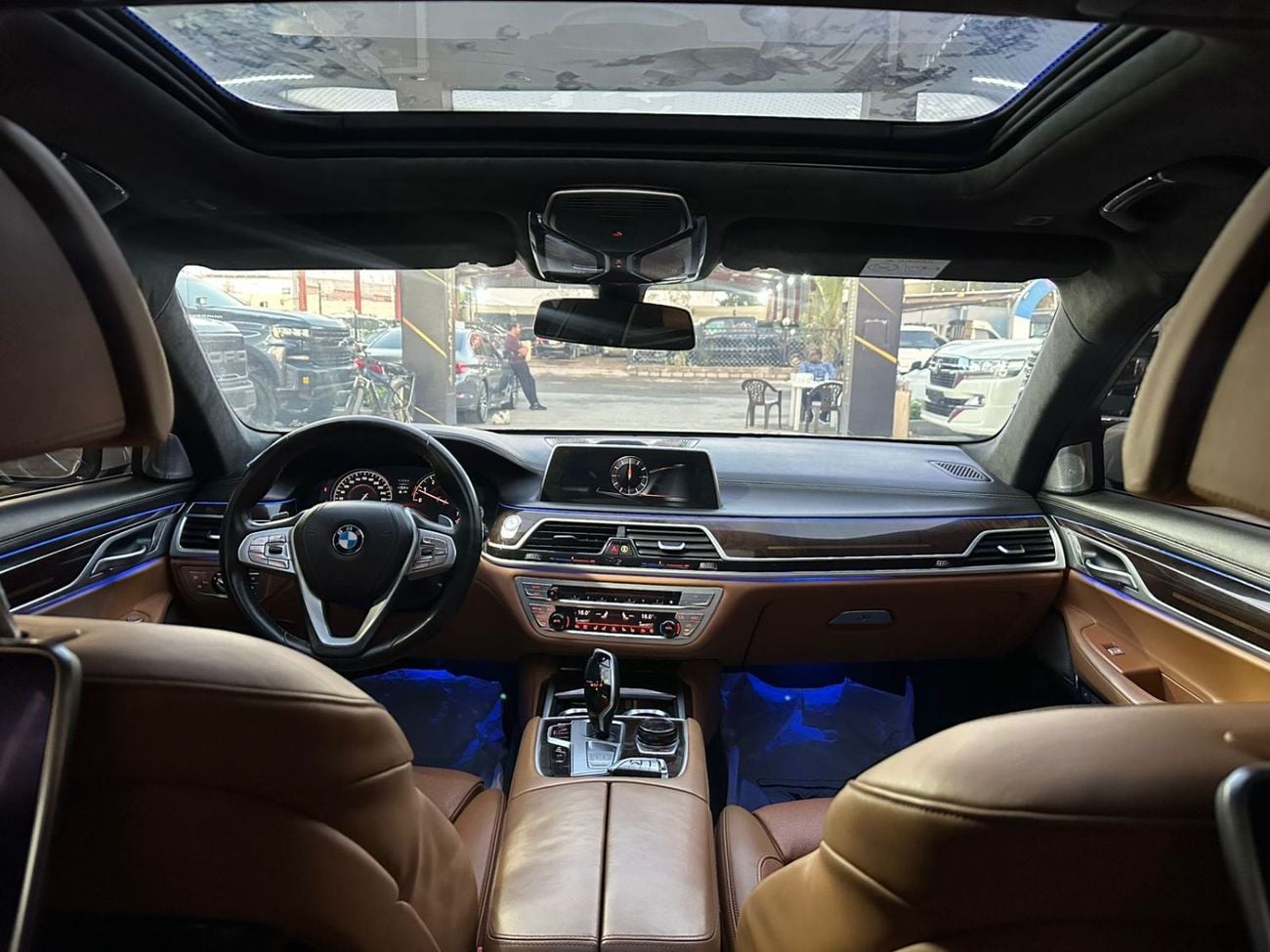 بي أم دبليو 750Li xDrive 4.4L (523 HP)