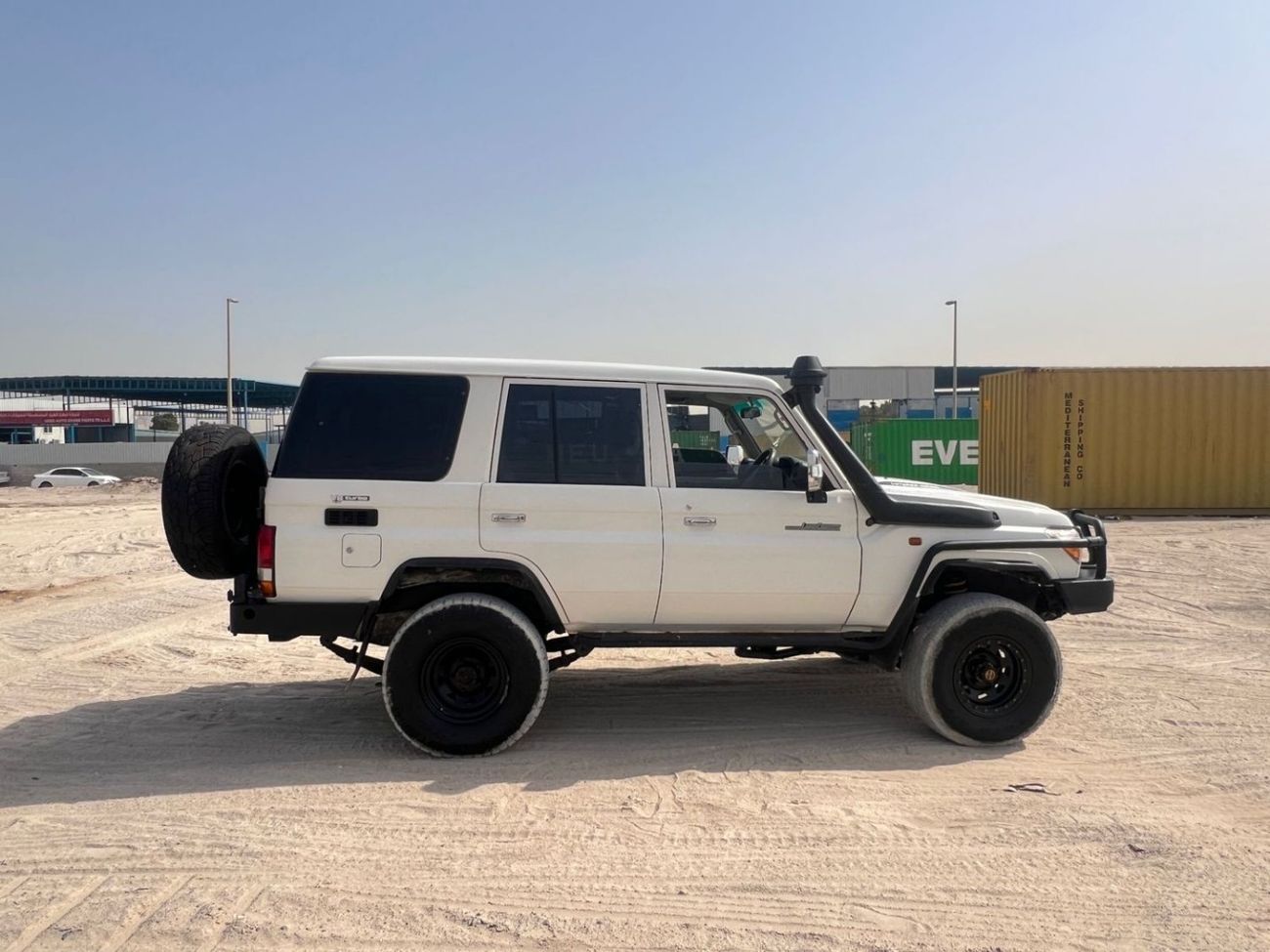 تويوتا لاند كروزر 70 DIESEL 4.5 LITER ,RIGHT HAND DRIVE ,4 DOORS