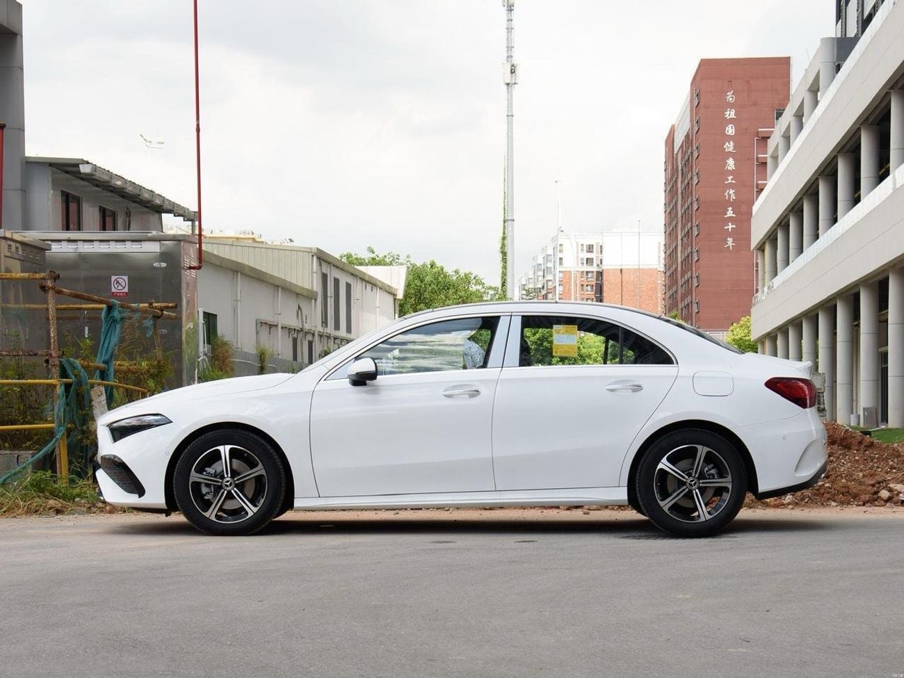 مرسيدس بنز A 200 L Toyota Frontlander/ 2025 / white / 0km