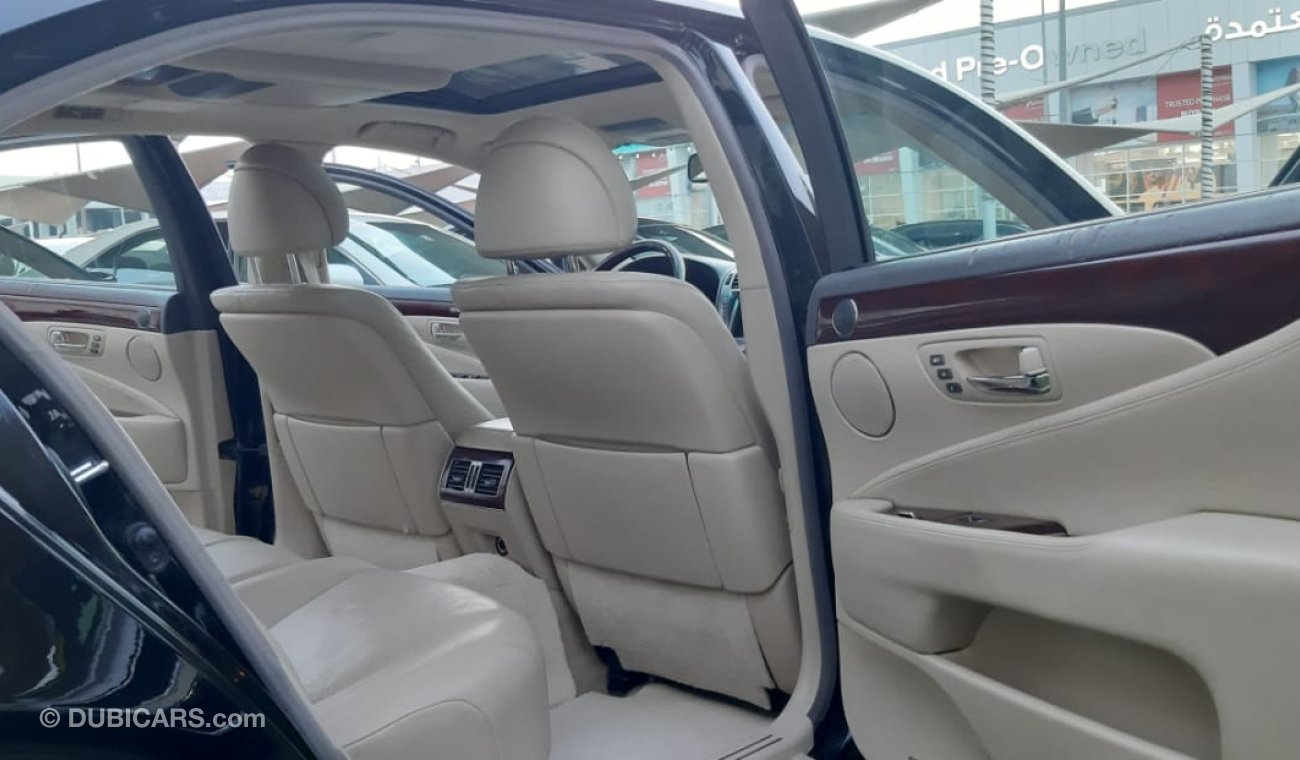 Lexus LS460 Gulf - Large - Radar - Number One - Manhole - Leather - Screen - Camera - Rings - Sensors in excelle