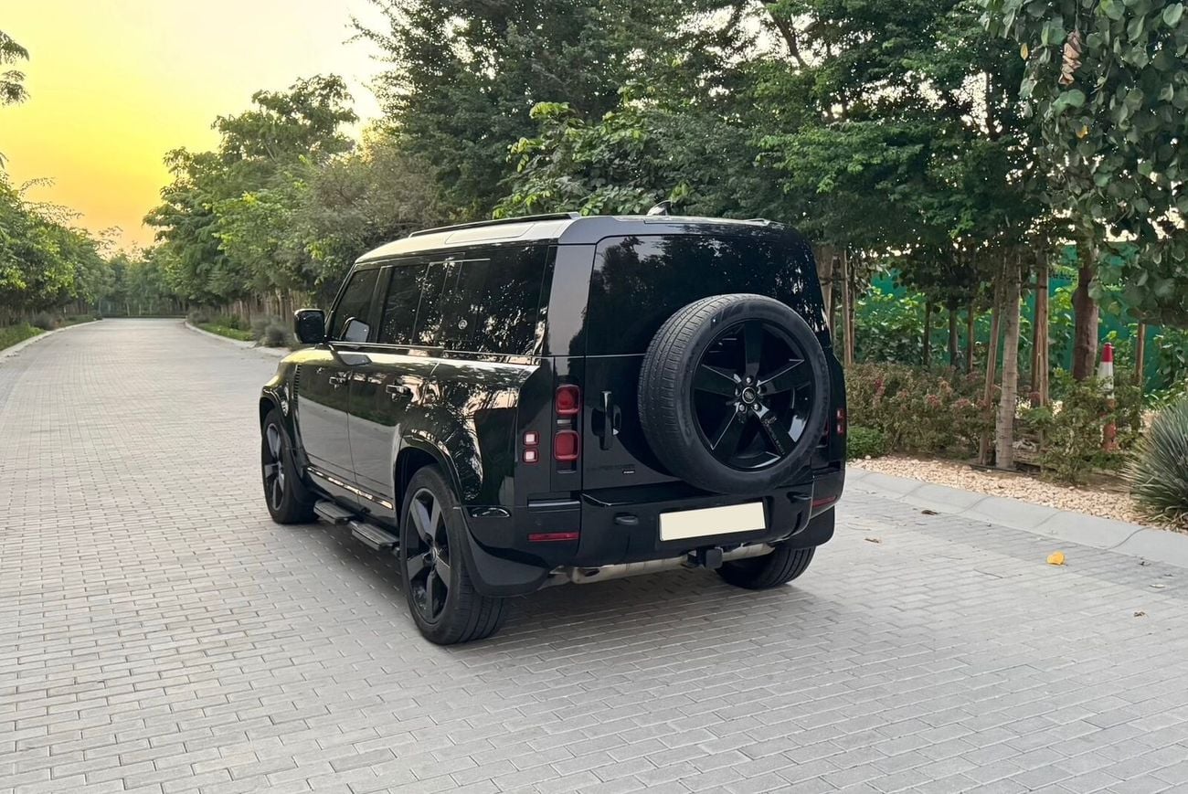 Land Rover Defender P400 . 6 cylinder  .Black edition . 22 rims  .USA
