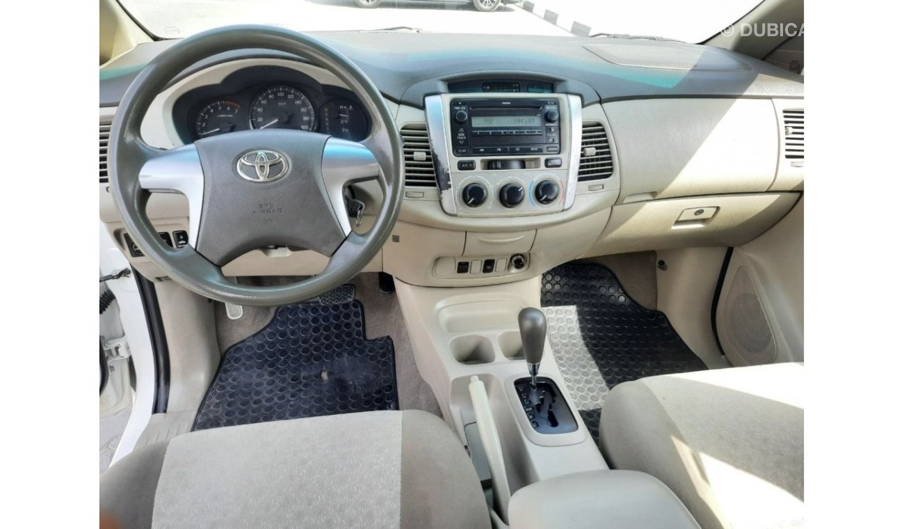 Toyota Innova Toyota Innova 2015 gcc full automatic very celen car