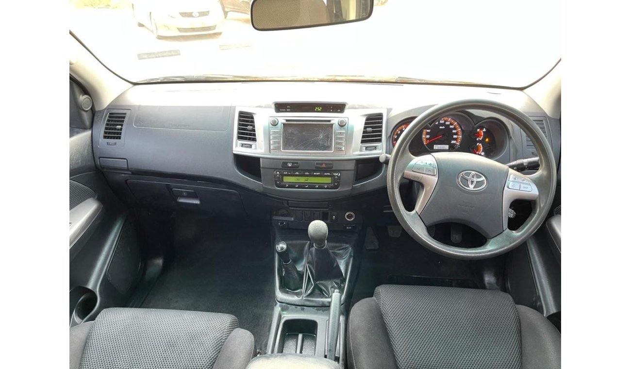 تويوتا هيلوكس Toyota Hilux RHD Diesel engine model 2014 car very clean and good condition