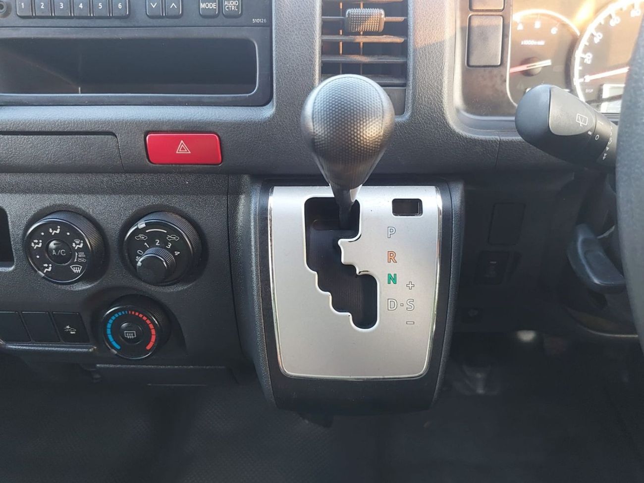 تويوتا هاياس TOYOTA HIACE VAN RHD 2018 MODEL 2.8 L DIESEL AUTOMATIC(PM05971)