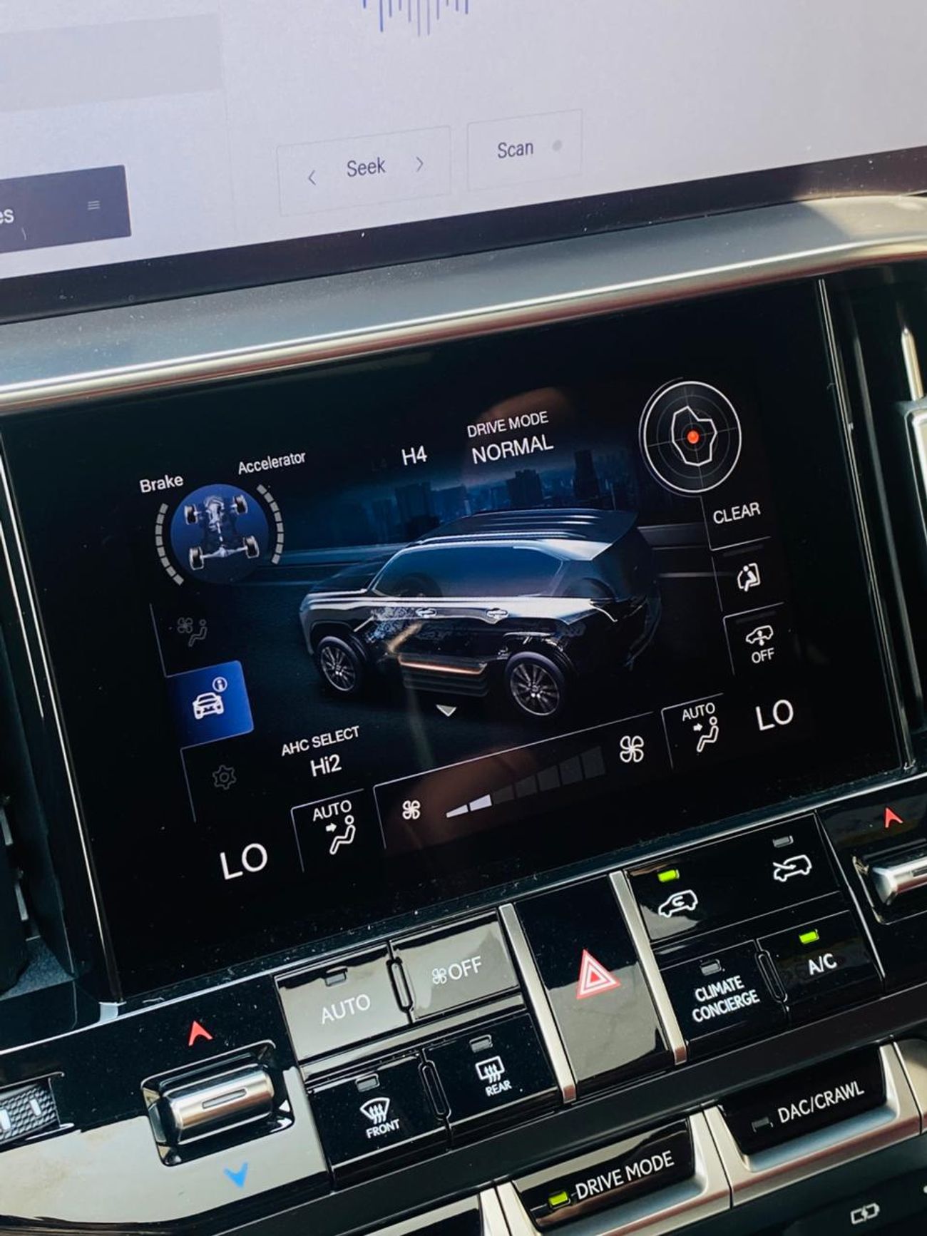 لكزس LX 700h Signature