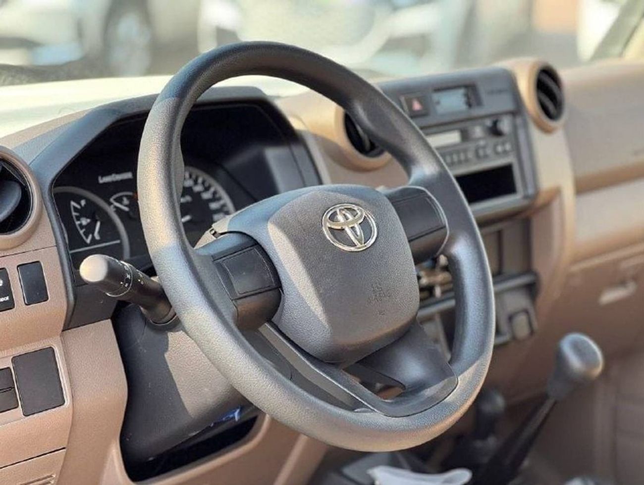 Toyota Land Cruiser Pick Up LC79 S/C 4.5L V8 DSL M/T //2024// STANDER OPTION WITH COOL BOX , AIR COMPRESSOR , WIRELESS CHARGER /