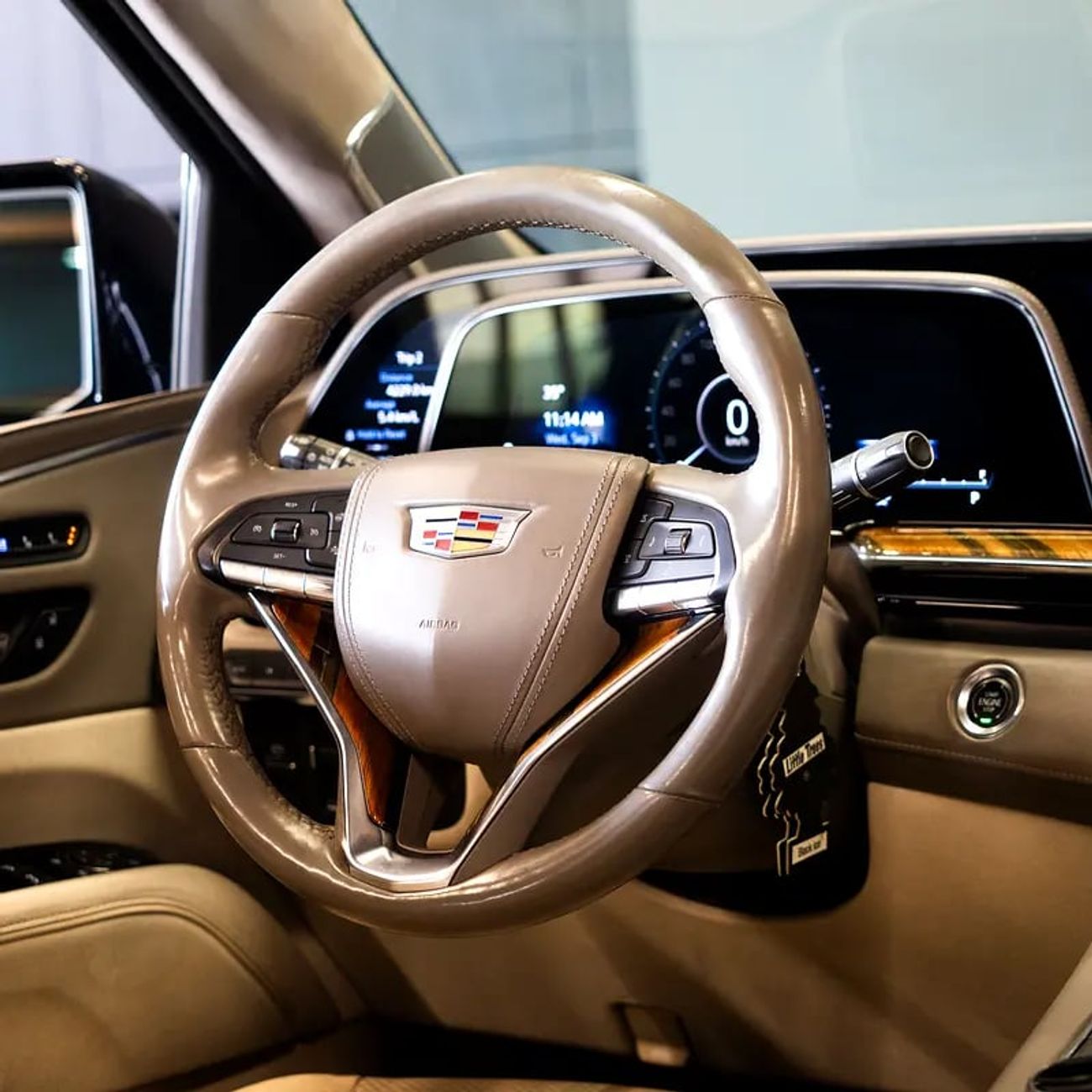 كاديلاك إسكالاد Premium Luxury Platinum 6.2L AWD