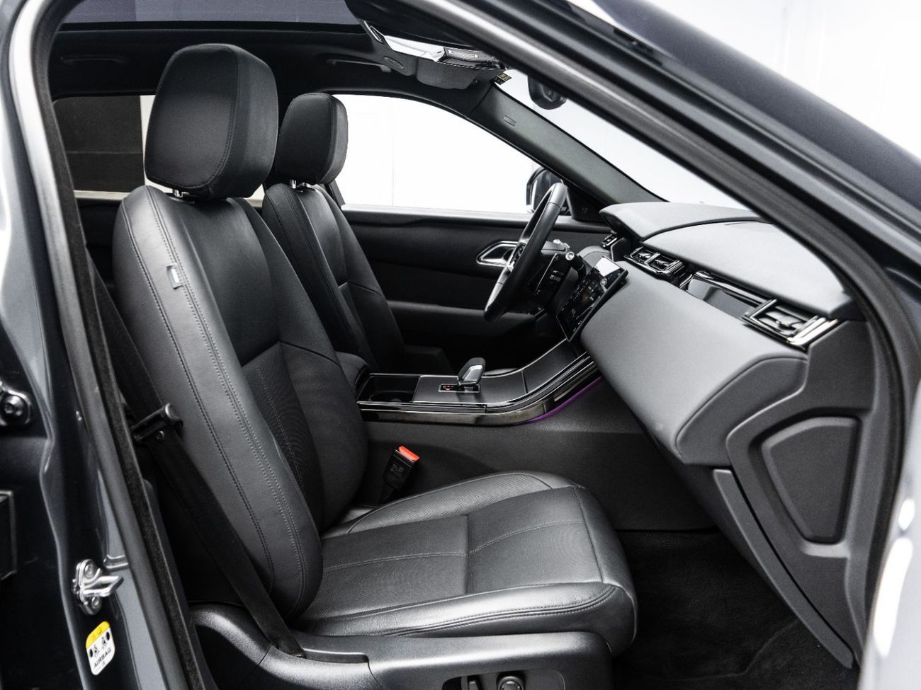 لاند روفر رينج روفر فيلار Dynamic SE P250 2.0L2025 Range Rover Velar Dynamic SE P250, 2.0L 4cyl, 4WD, 247 bhp, 8 Speed Automat