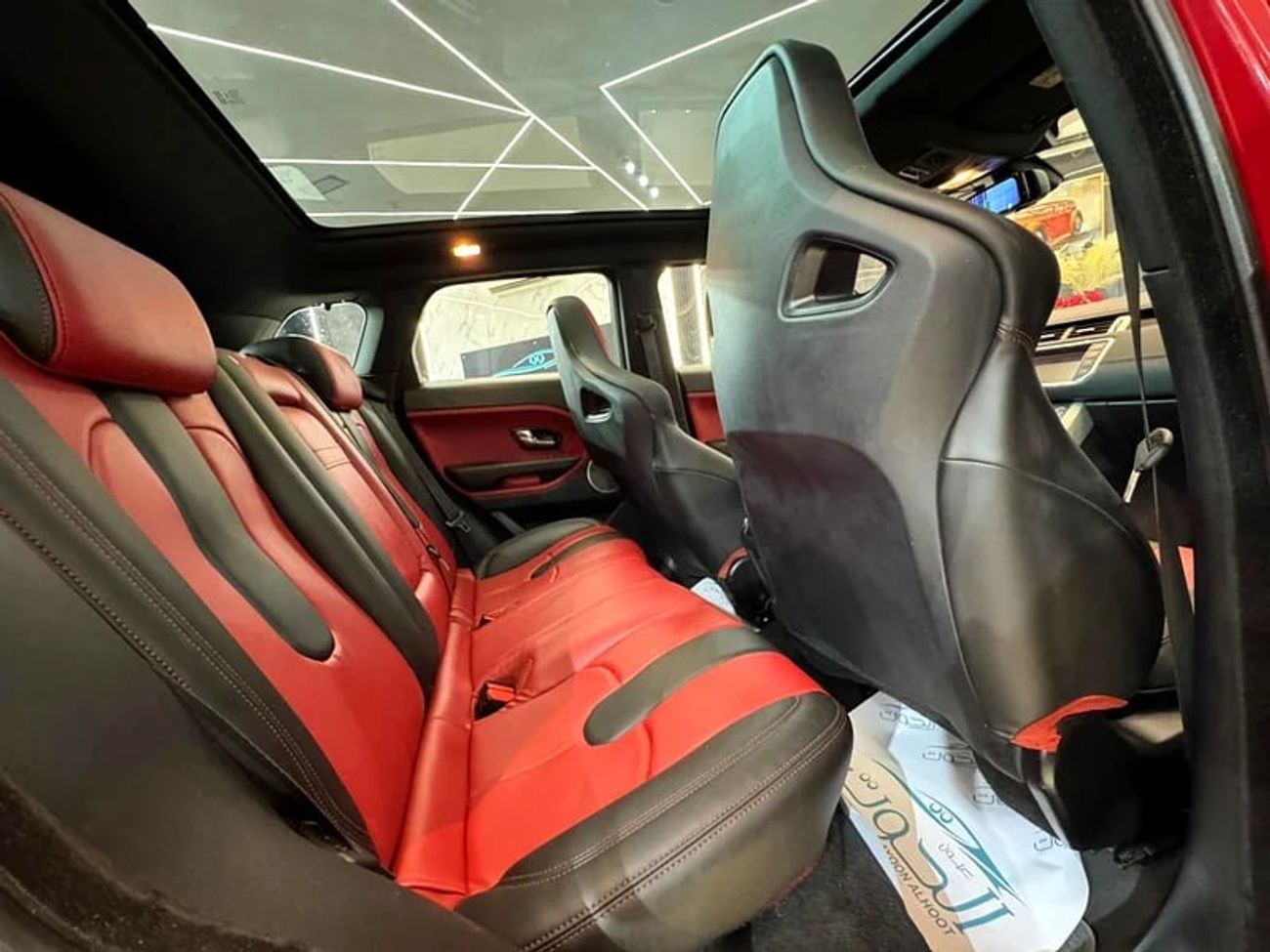 لاند روفر رانج روفر إيفوك Dynamic Plus 2.0L (3 Door) LOVELY RED || TOP RANGE || GCC || PANORAMIC || LOW MILEAGE