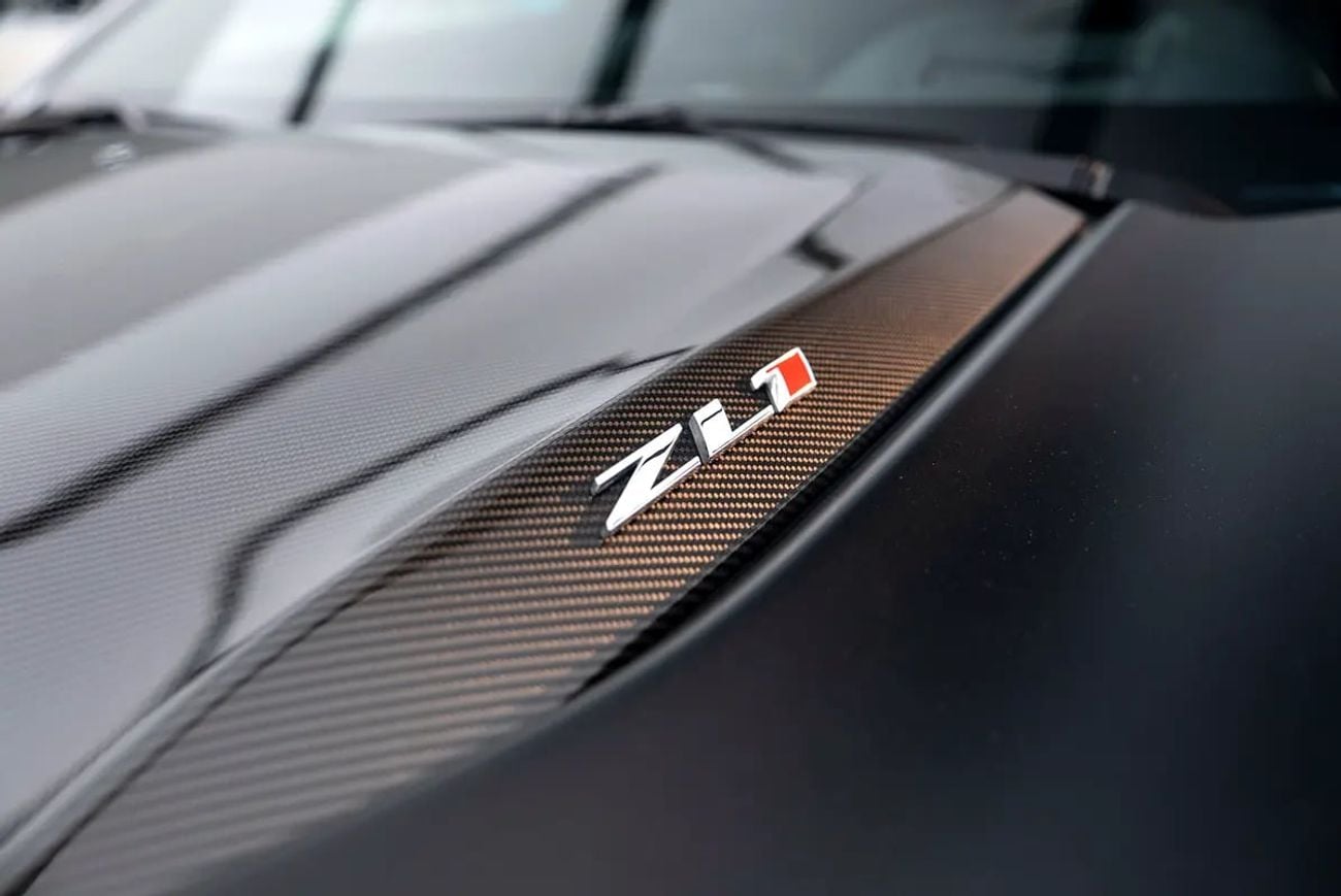 شيفروليه كامارو ZL1 ألياف الكربون 650 HP LT4 V8 | ZL1 1LE TRACK PACKAGE | 6-SPEED MANUAL