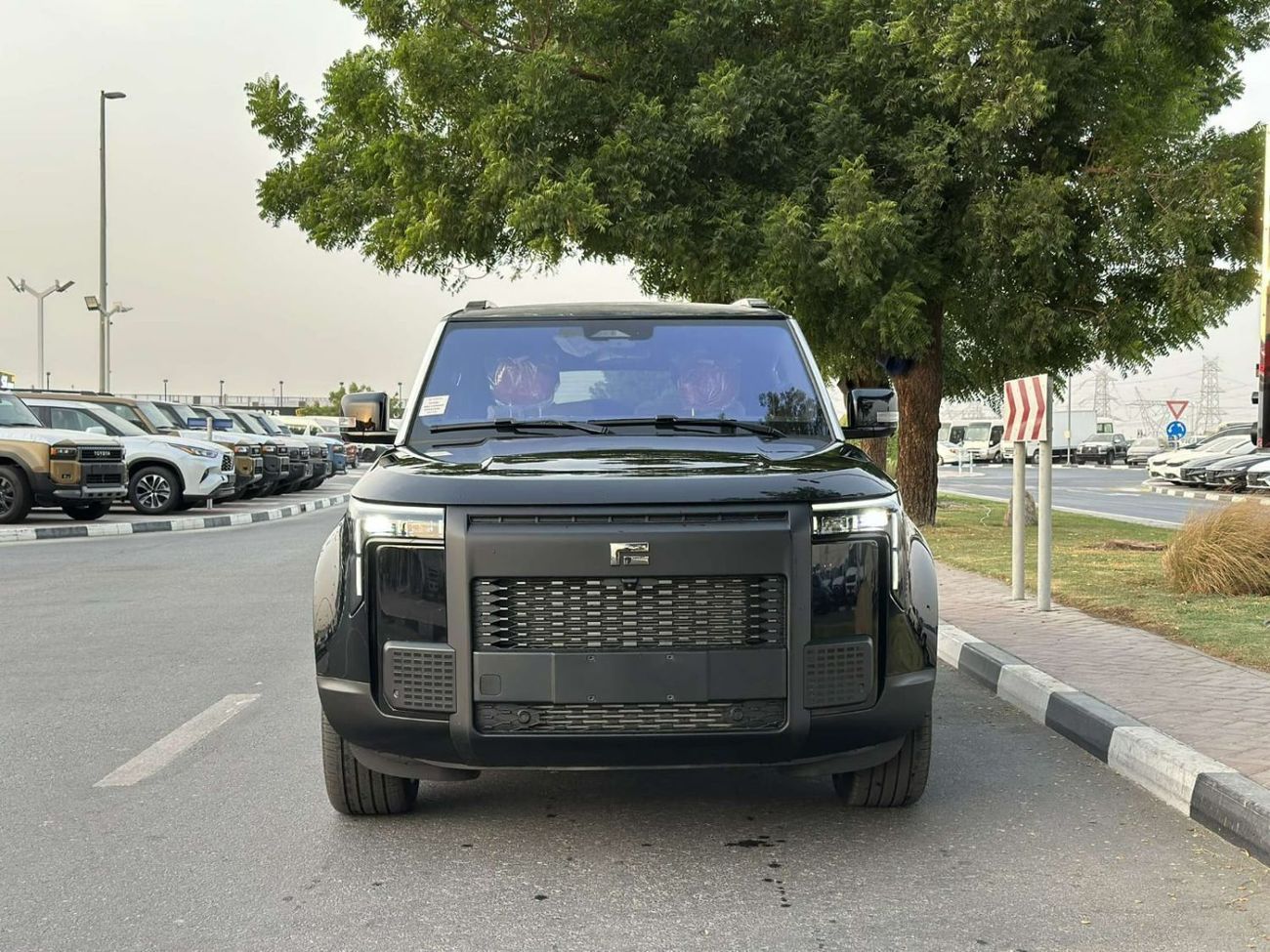 روكس 01 ROX 01 7 SEATS HYBRID Black/Orange | Long range 2025