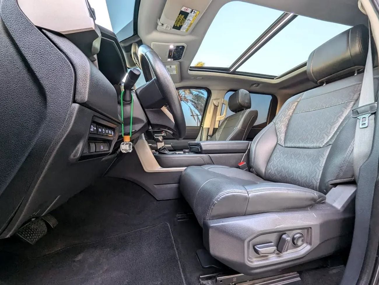 تويوتا تاندرا CREWMAX LIMITED EDITION 4X4 PANORAMIC ROOF IN EXCELLENT CONDITION