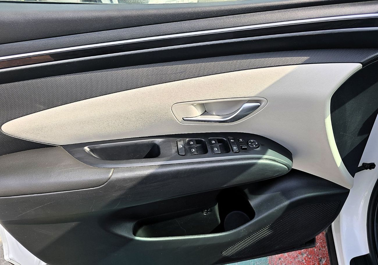 Hyundai Tucson 2.0L Smart (FWD) Used Hyundai Tucson Full Option  2.0L FWD SUV 5Doors GCC White Color 2022 Model