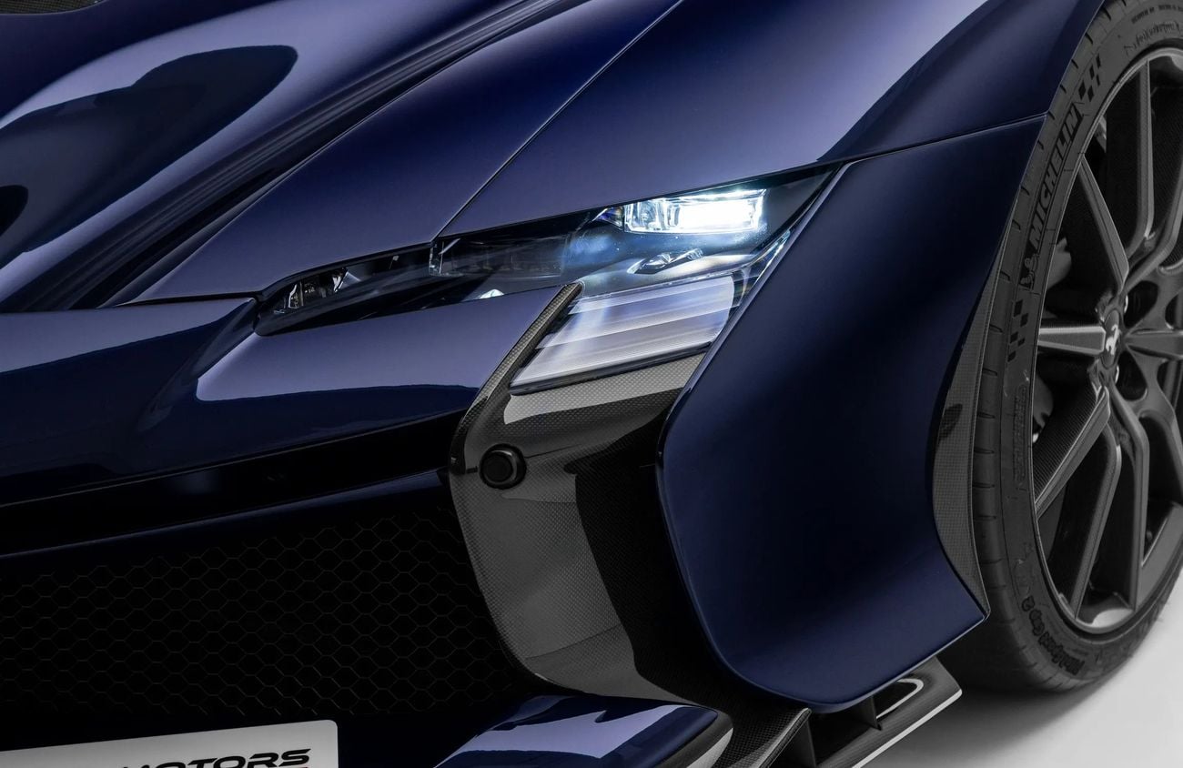 فيراري SF90 سبيدر 4.0L Twin-Turbocharged V8 + 3 Electric Motors