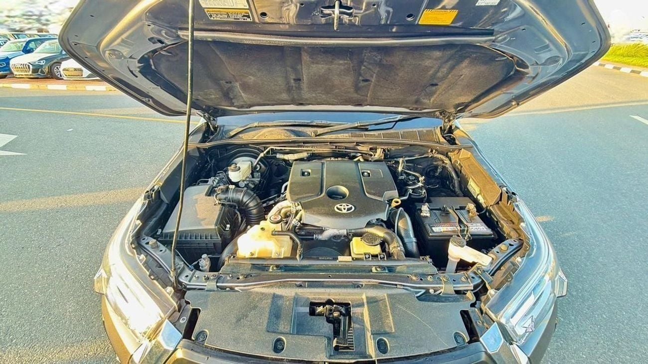 تويوتا هيلوكس 2019 | 2.8L DIESEL ENGINE | AT | RHD | PREMIUM BLACK LEATHER SEATS | ROOF MOUNTED LED LIGHTS | ROLL