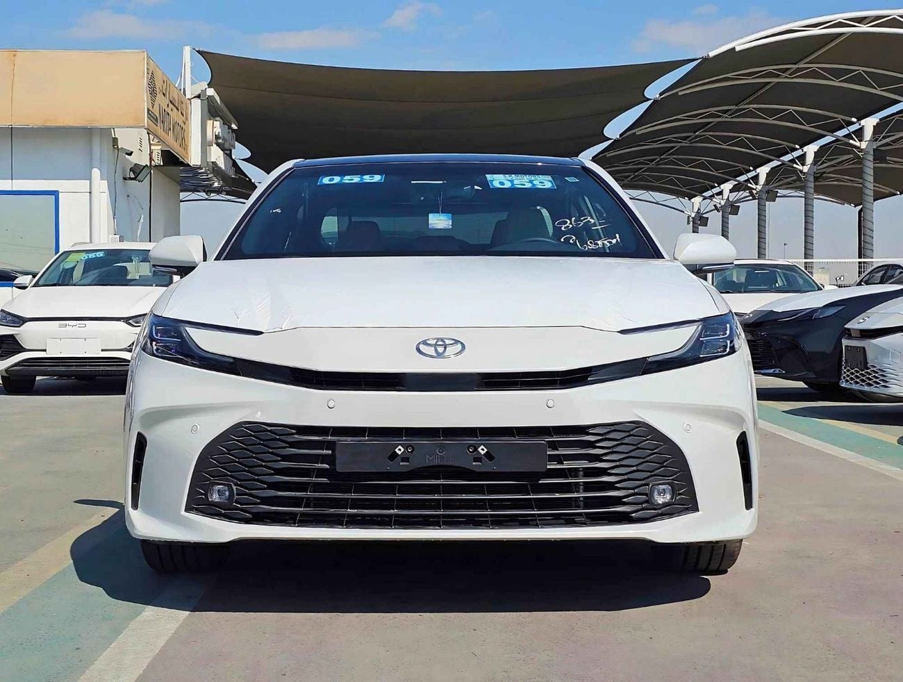 تويوتا كامري LE / 2.5L V4 HYBRID / DRIVER PWR SEAT / PANORAMIC ROOF (CODE # LE)