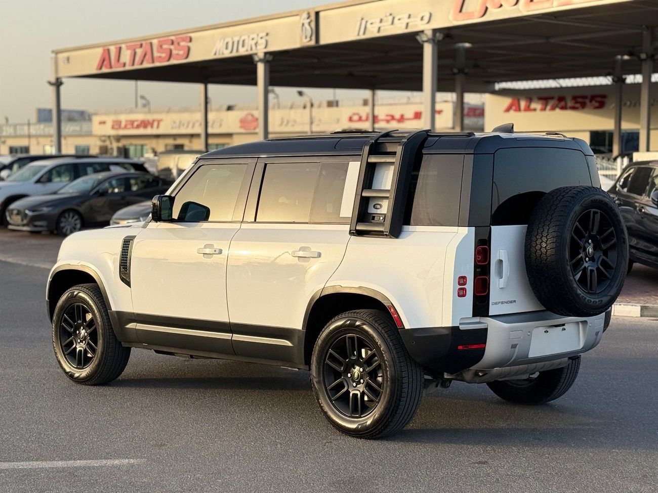 Land Rover Defender P300 110 S 2.0L (5 Seater)