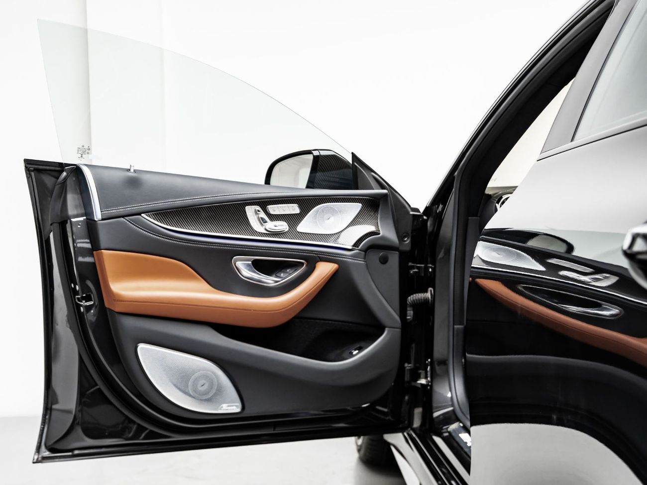 مرسيدس بنز أي أم جي جي تي 63 SE Performance (4 Door)