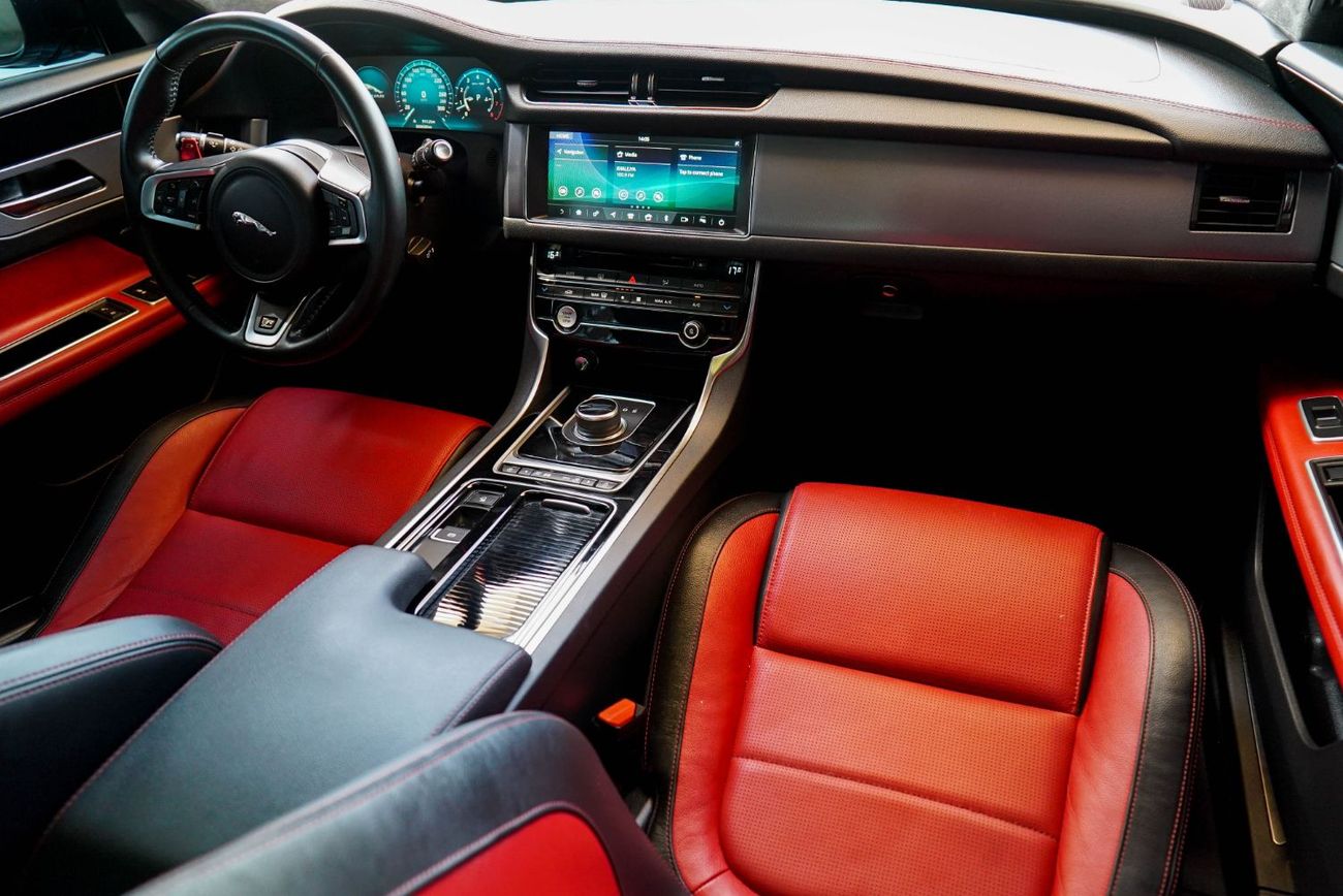 Jaguar XF R-Sport 2.0L Sedan