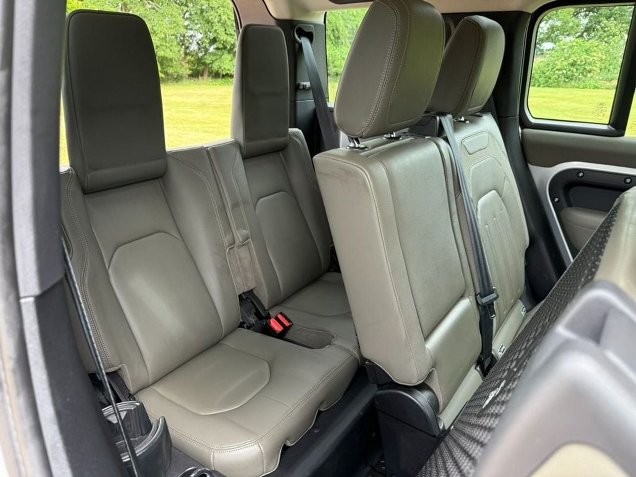 Land Rover Defender P400 110 S 3.0L (7 Seater)