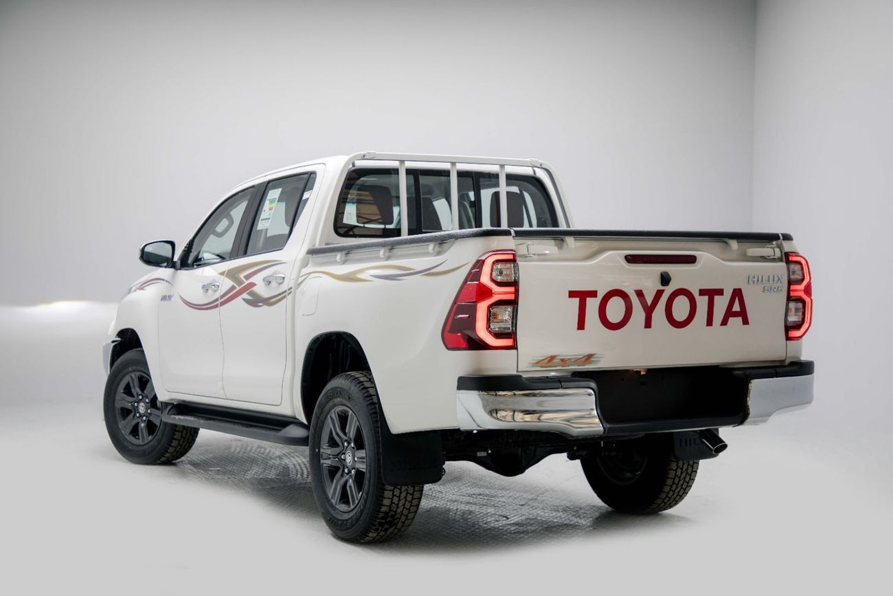 تويوتا هيلوكس 2.7L - Super White Inside Red | Export Only