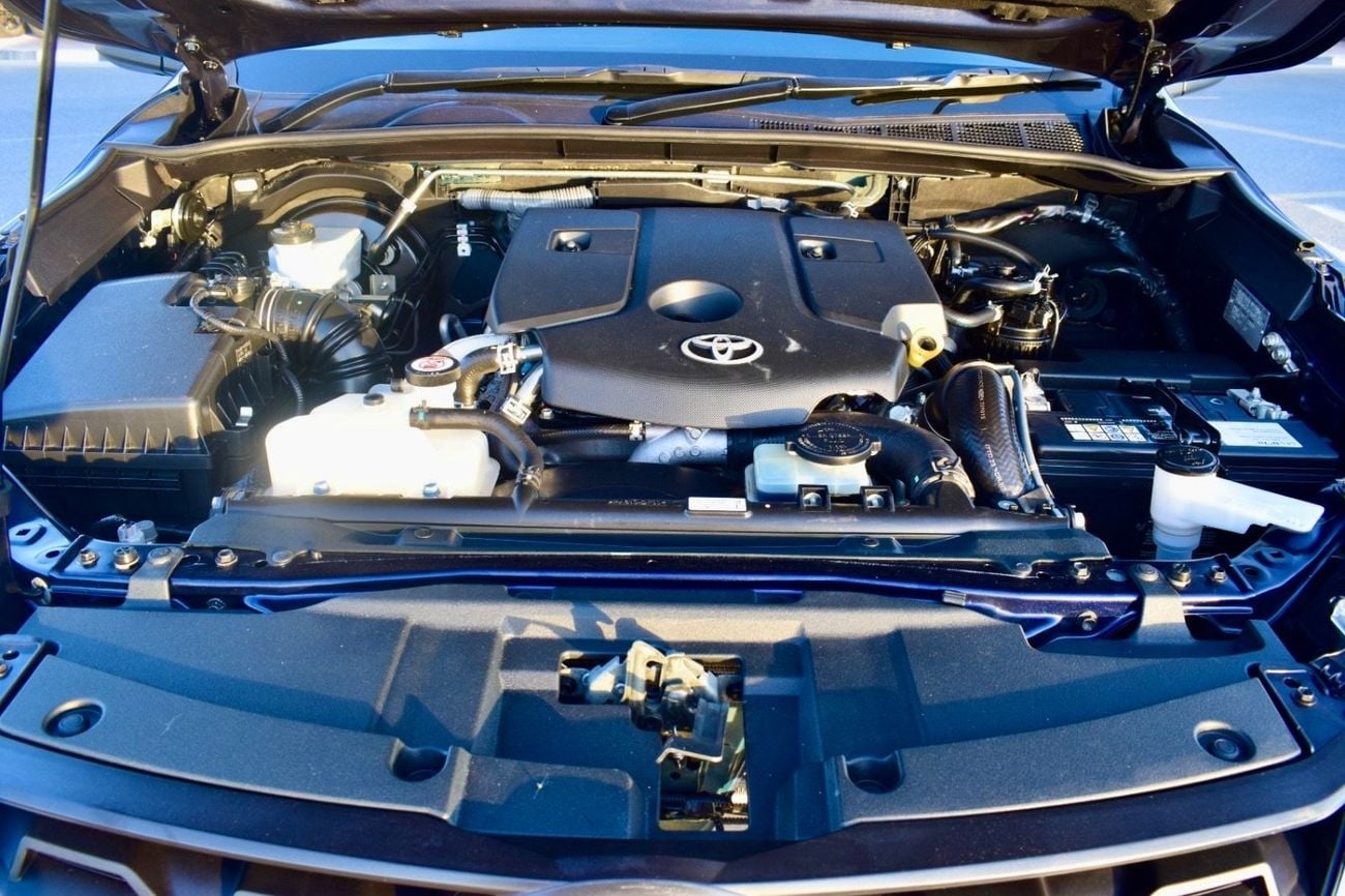 Toyota Fortuner 2.8L Cylinder 4 Diesel Automatic Gear 7 seaters 5 Doors Right Hand Drive 2.8L Diesel Automatic RHD