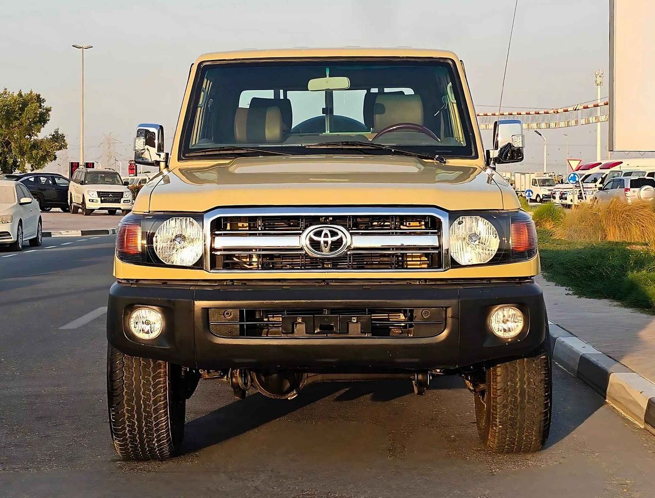 تويوتا لاند كروزر بيك آب / 4 DOOR/ PATROL MANUAL V6/ EXPORT ONLY/ LOT# 69619