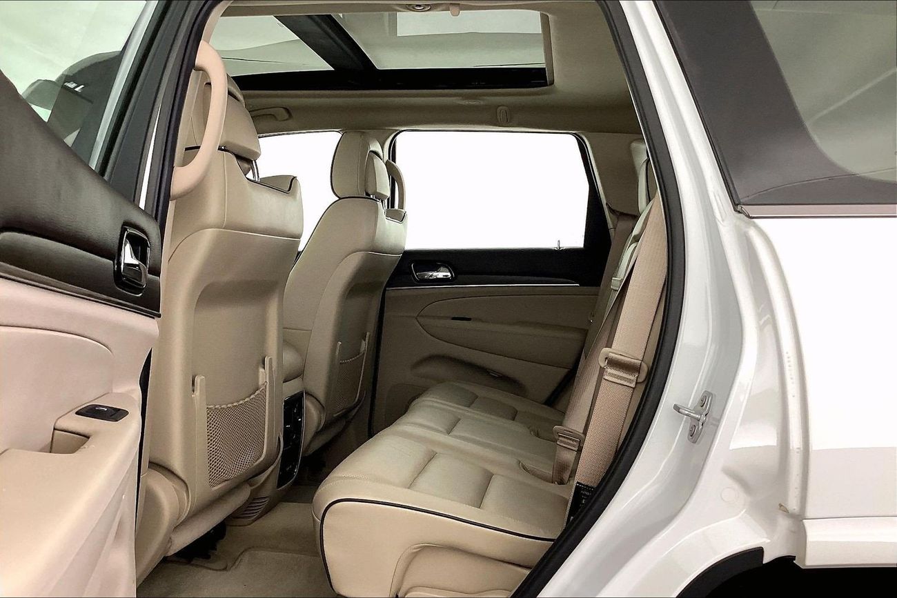 جيب جراند شيروكي Overland | National Day Celebration | شامل الضمان | 0 ﺪﻔﻋﺓ ﺃﻮﻟﻯ