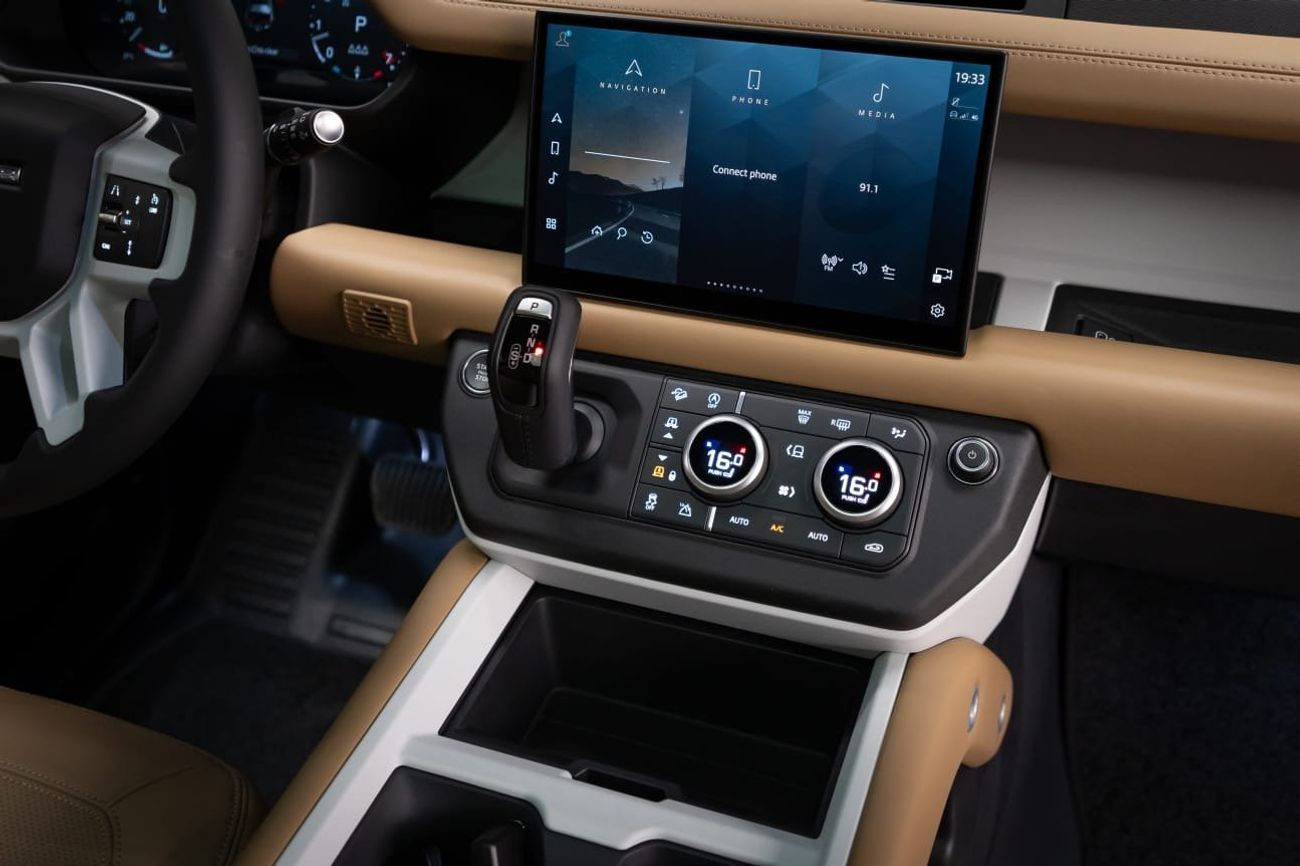 لاند روفر ديفندر P400 90 X-Dynamic HSE 3.0L (5 Seater)