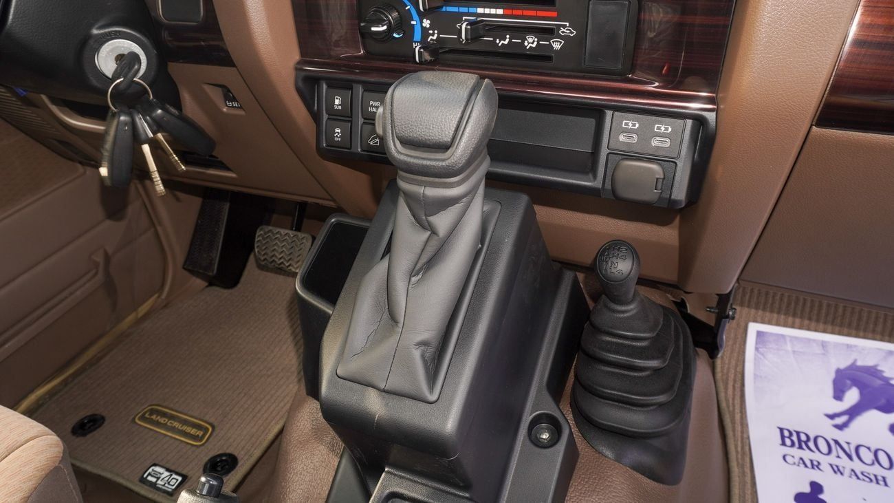 Toyota Land Cruiser Pick Up LX 4.0L V6 SINGLE CABIN A/T