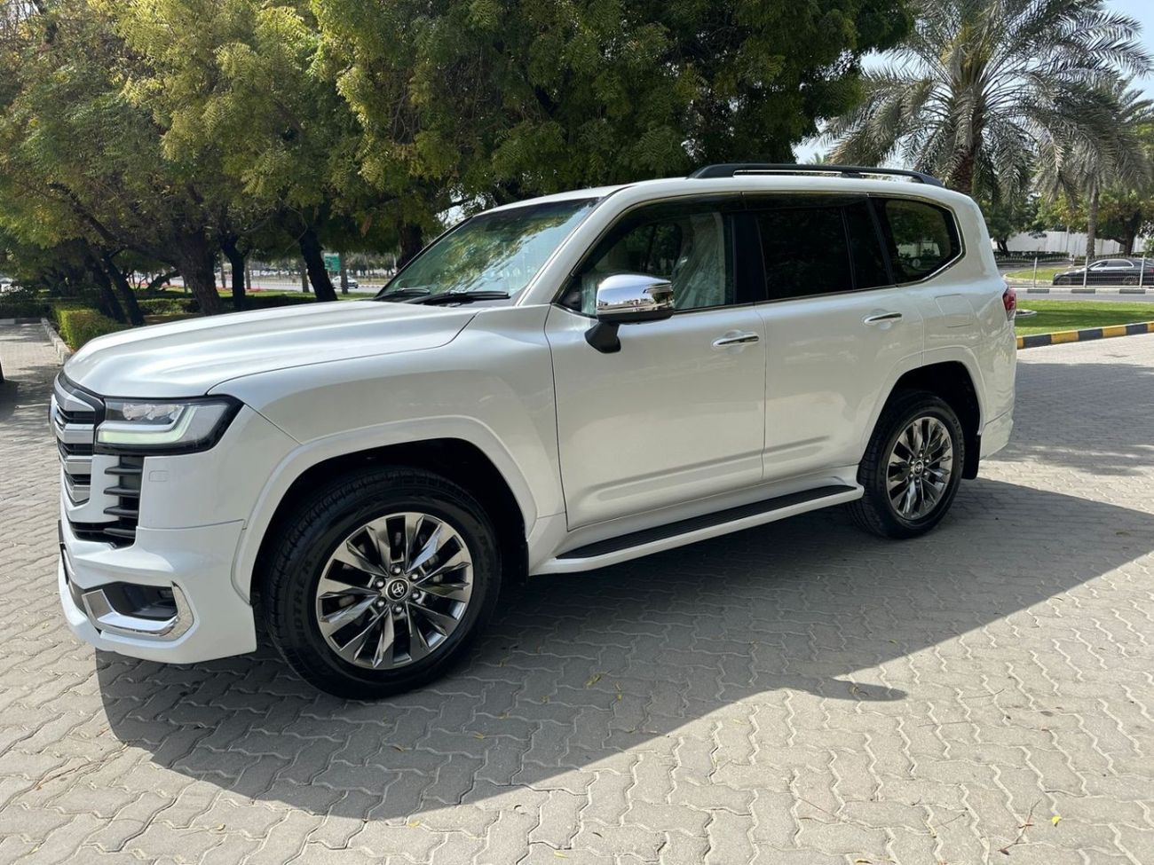 Toyota Land Cruiser TOYOTA LAND CRUISER ZX , MODEL 2022 , RIGHT HAND DRIVE, FUEL PETROL 3.5 CC