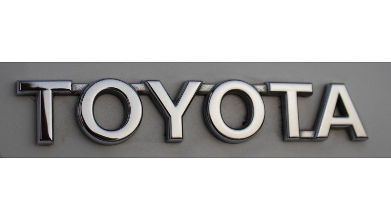 تويوتا يارس سيارة تويوتا ياريس SE (XP130) 2021، سيدان بأربعة أبواب، محرك بنزين 4 سلندر سعة 1.5 لتر، ناقل حركة أو