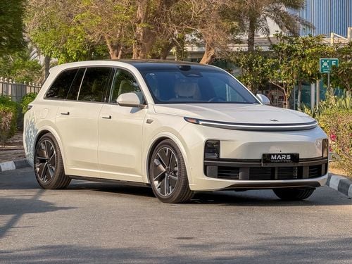 لي اوتو L9 ألترا سيارة مستعملة موديل 2025 LI AUTO L9 ULTRA | عداد كيلومترات منخفض (6000 كم) |