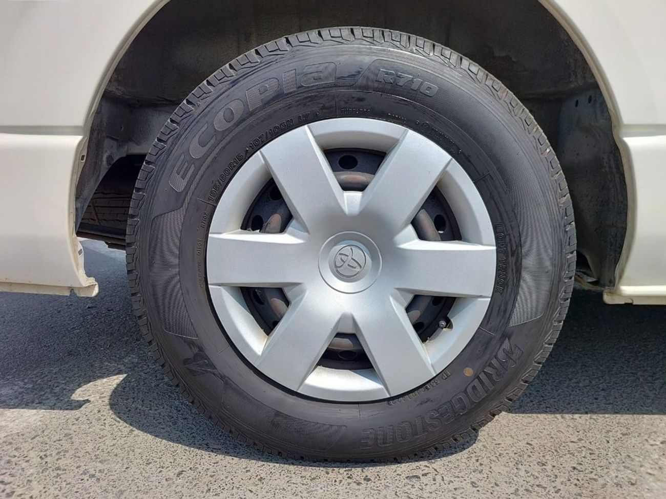 Toyota Hiace TOYOTA HIACE COMMUTER VAN 2013 RHD 3.0 L DIESEL AUTOMATIC (PM63050)