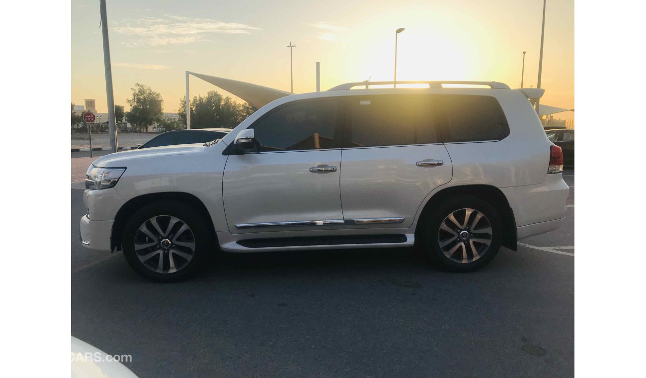 Toyota Land Cruiser فل ابشن صبغة وكاله تشييكات وكاله بحاله ممتازه ضمان شاسيه جير ماكينه بودى