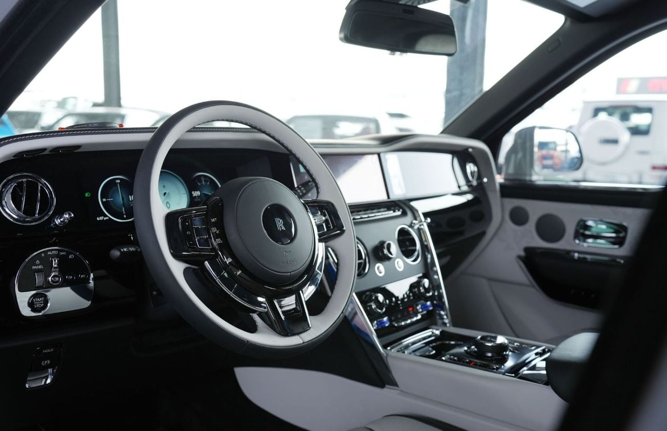 رولز رويس كولينان Silver Badge AWD V12