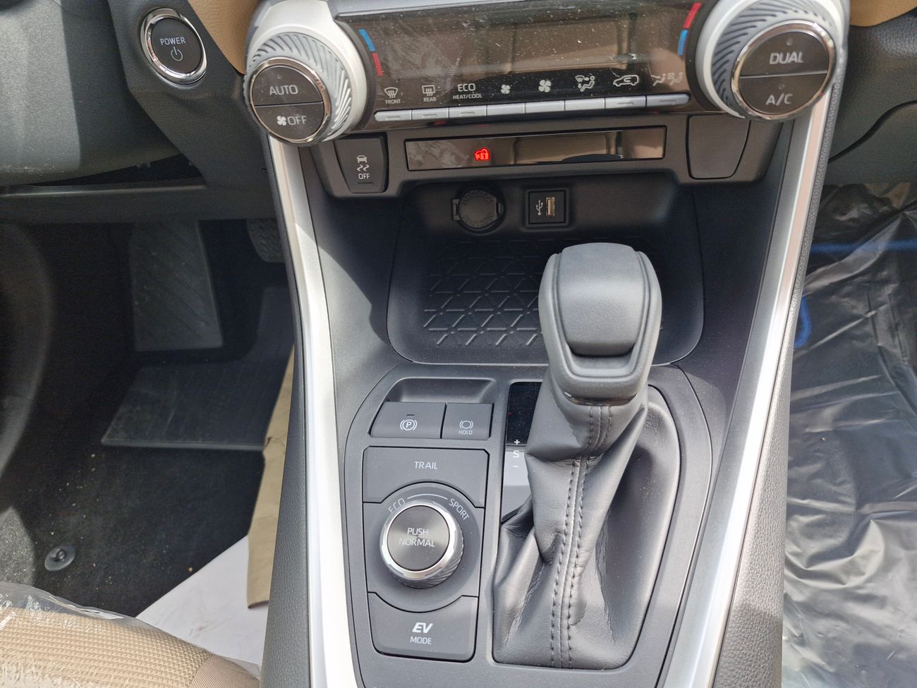 Toyota RAV4 2024 HYBRID AWD 2.5L CUV BRAND NEW GCC 0KM