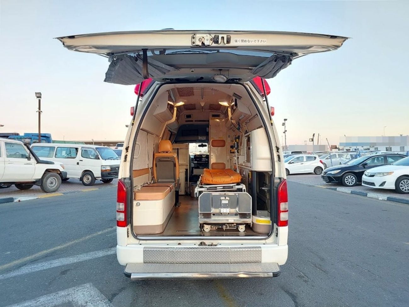 Toyota Hiace TOYOTA HIACE AMBULANCE VAN RIGHT HAND DRIVE(PM11334)