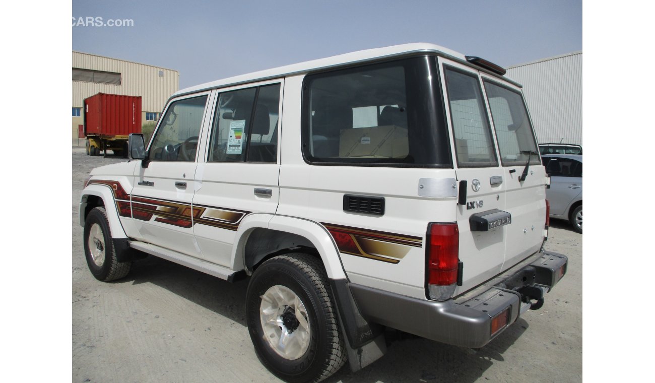 تويوتا لاند كروزر - LHD - 76 4.5L V8 DIESEL 6 SEATER LX SPECIAL MANUAL - WINCH