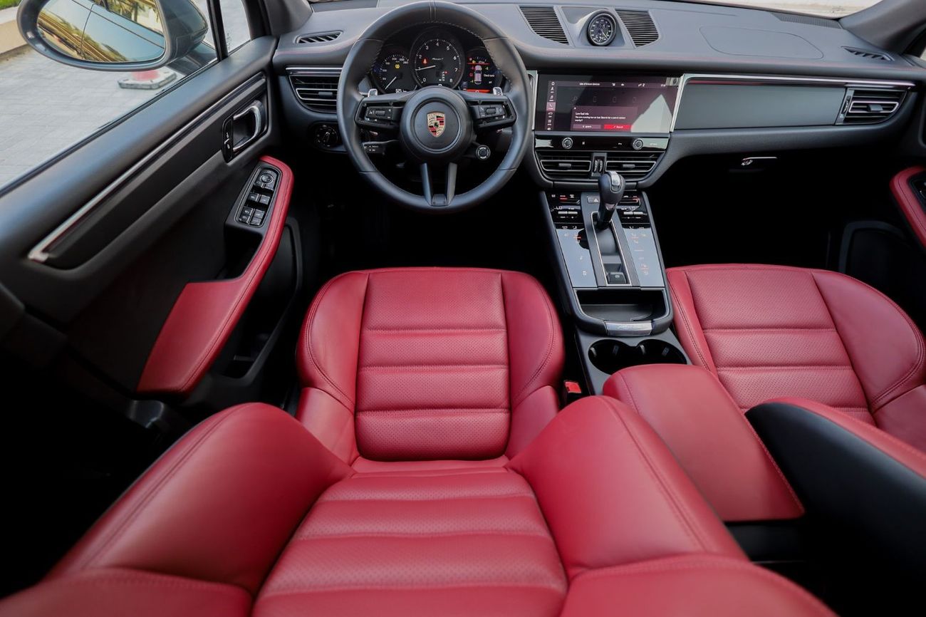 Porsche Macan Porsche Macan T 2023 GCC under Agency Warranty with Flexible Down-Payment/ Flood Free.