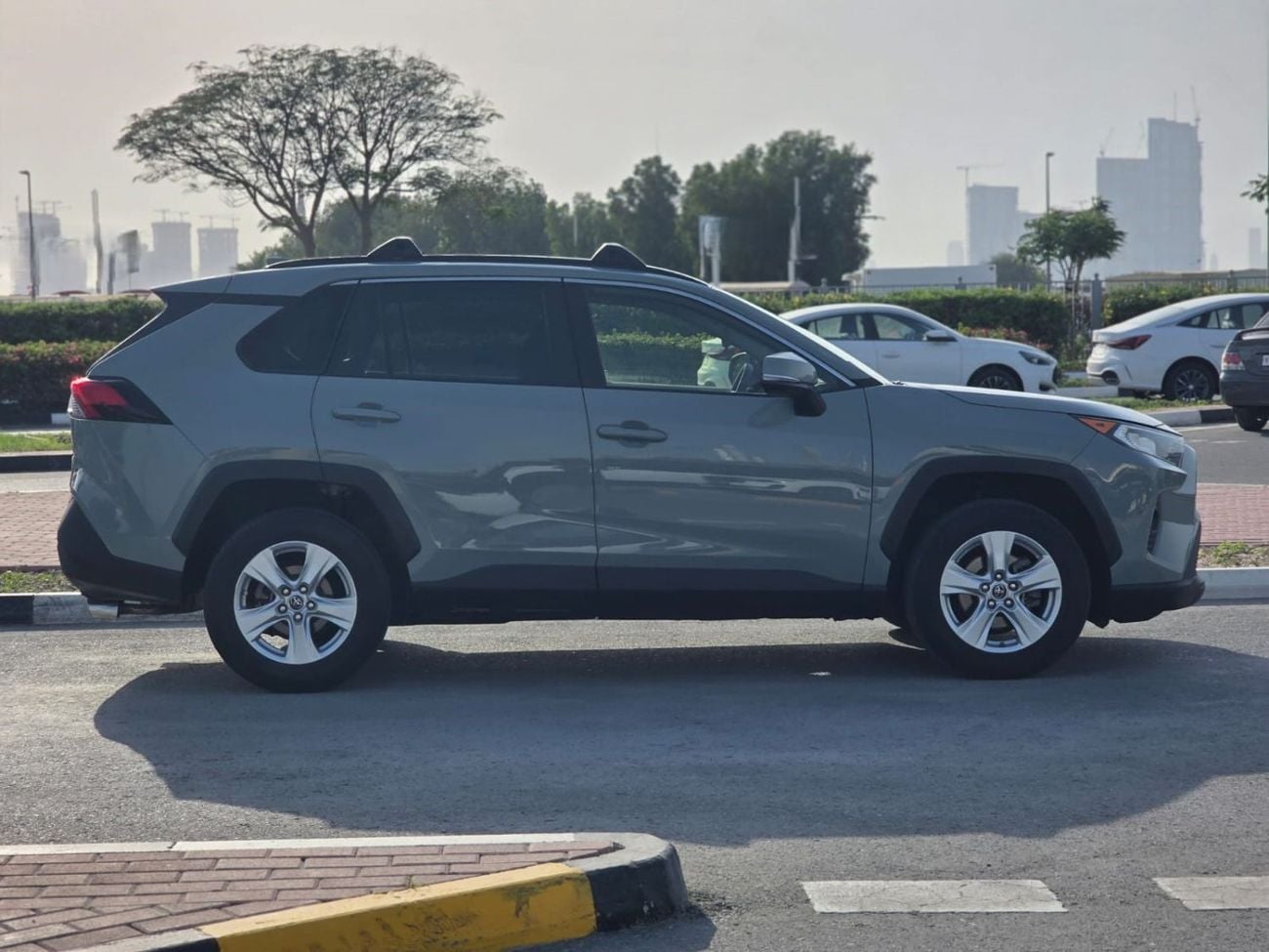 Toyota RAV4 2019 | 2.5L PETROL | AT | LHD | PUSH START ENGINE | ELECTRIC SEAT | SUNROOF | 2WD