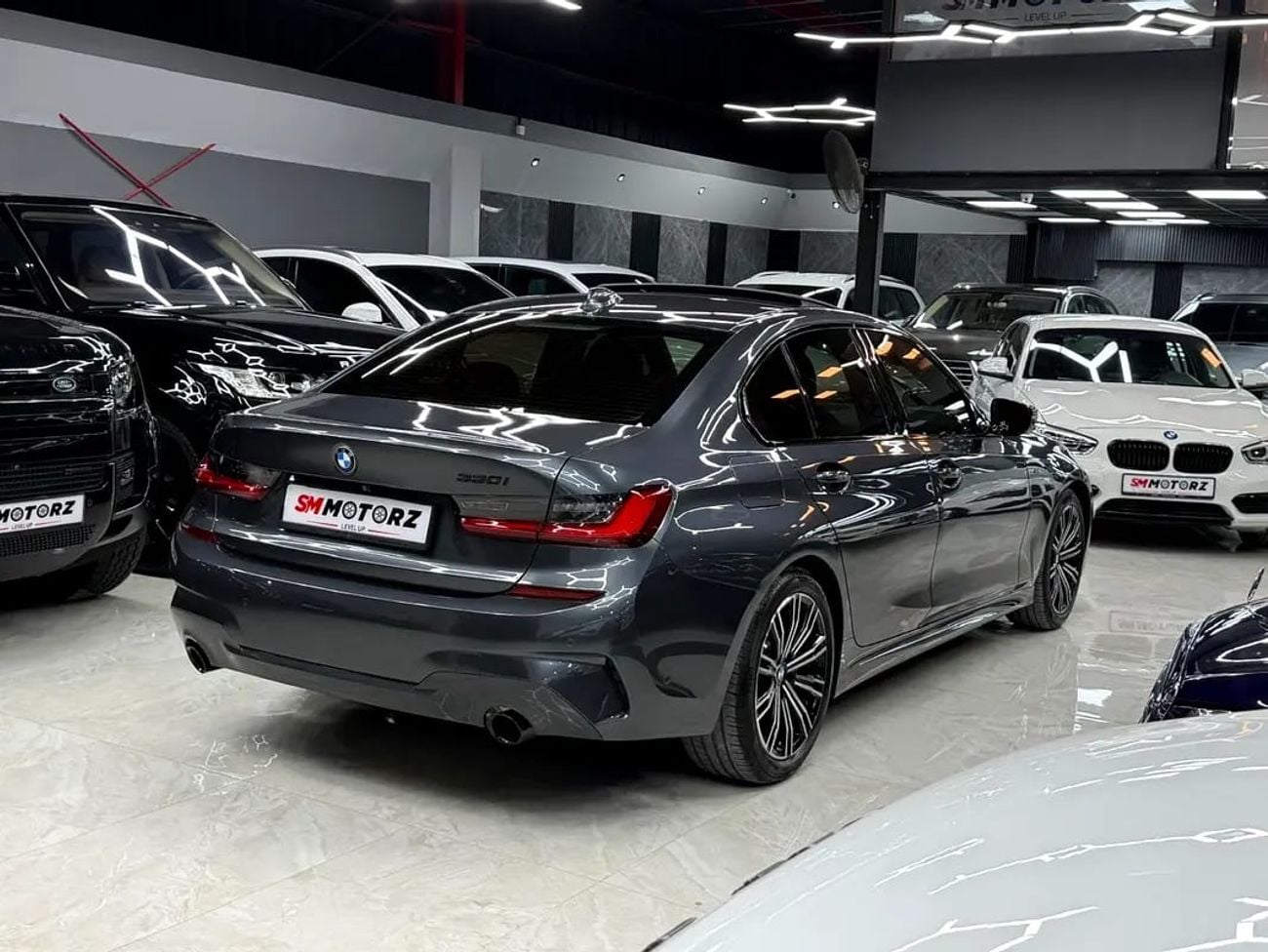 BMW 330i Exclusive 2.0L (255 HP)