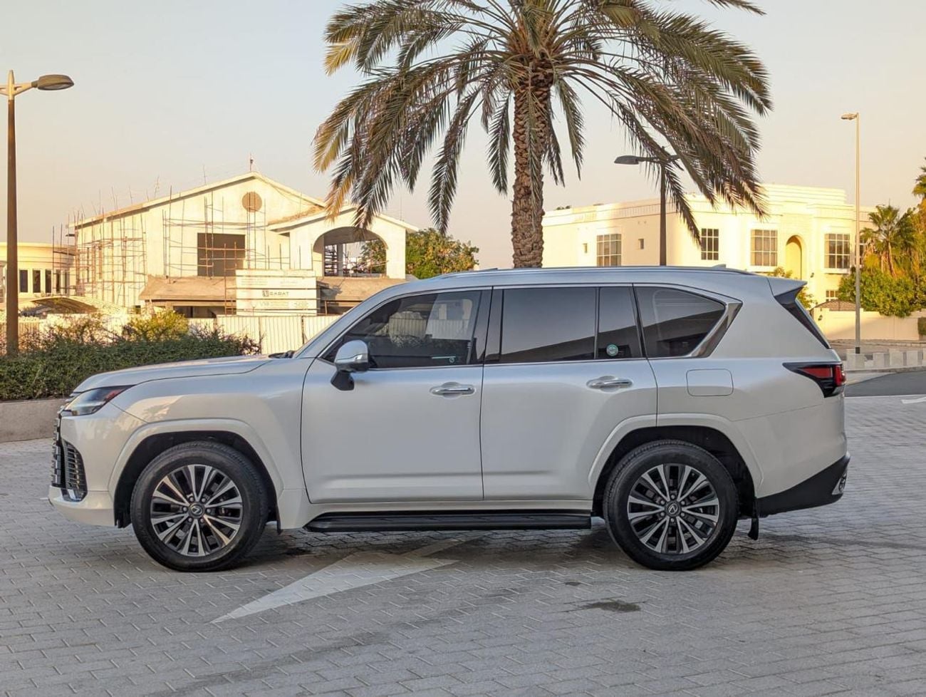 Lexus LX600 PRESTIGE