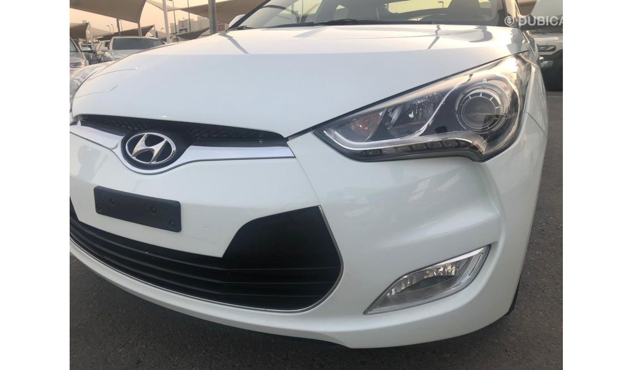 Hyundai Veloster Hyndai voulester model 2016 GCC car prefect condition full option panoramic roof leather seats back 