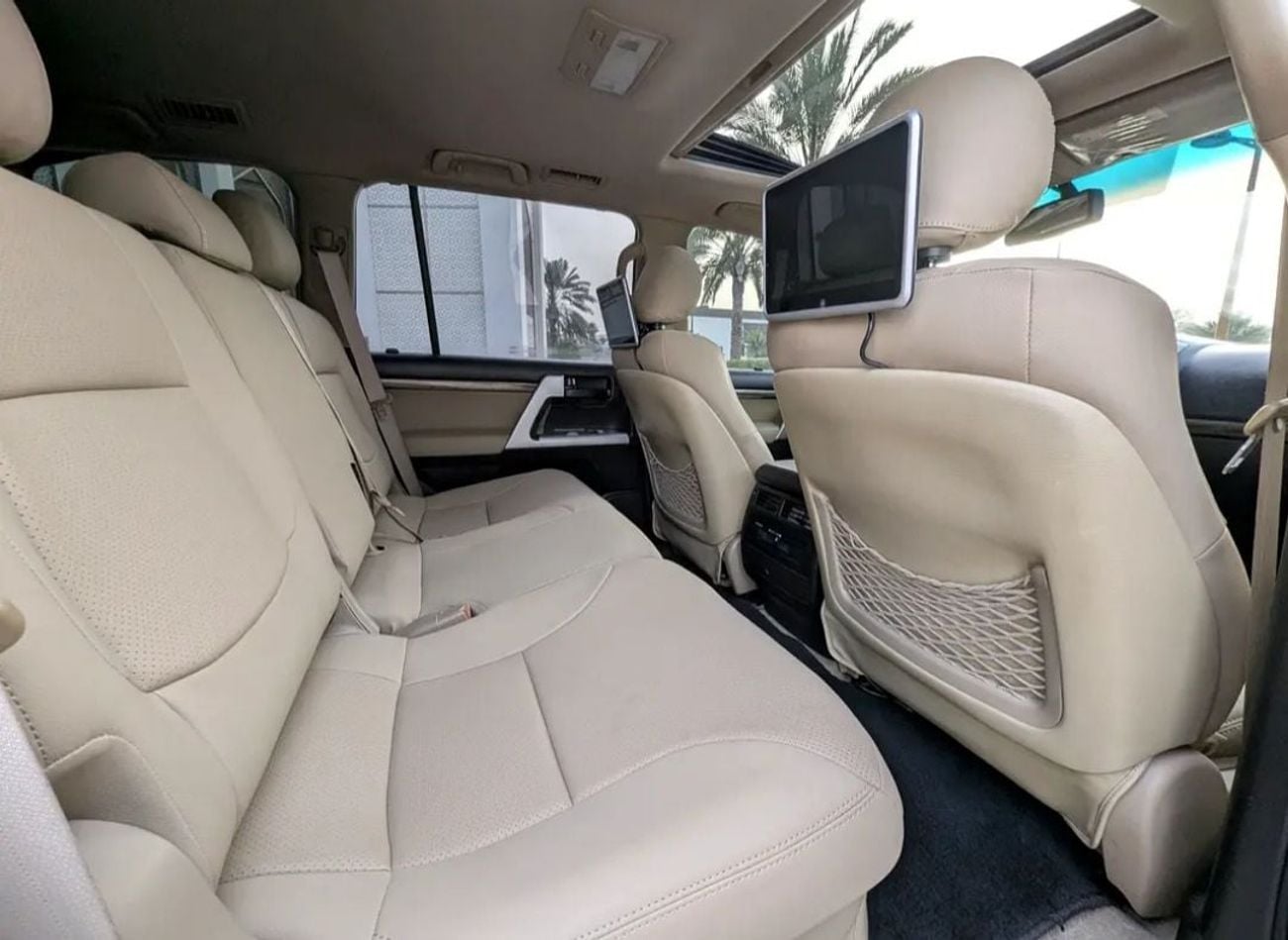 تويوتا لاند كروزر Toyota landcruise 2011model Facelifted 2025 GXR 4.0L v8 petrol Engine Colour Gold push start Transmi