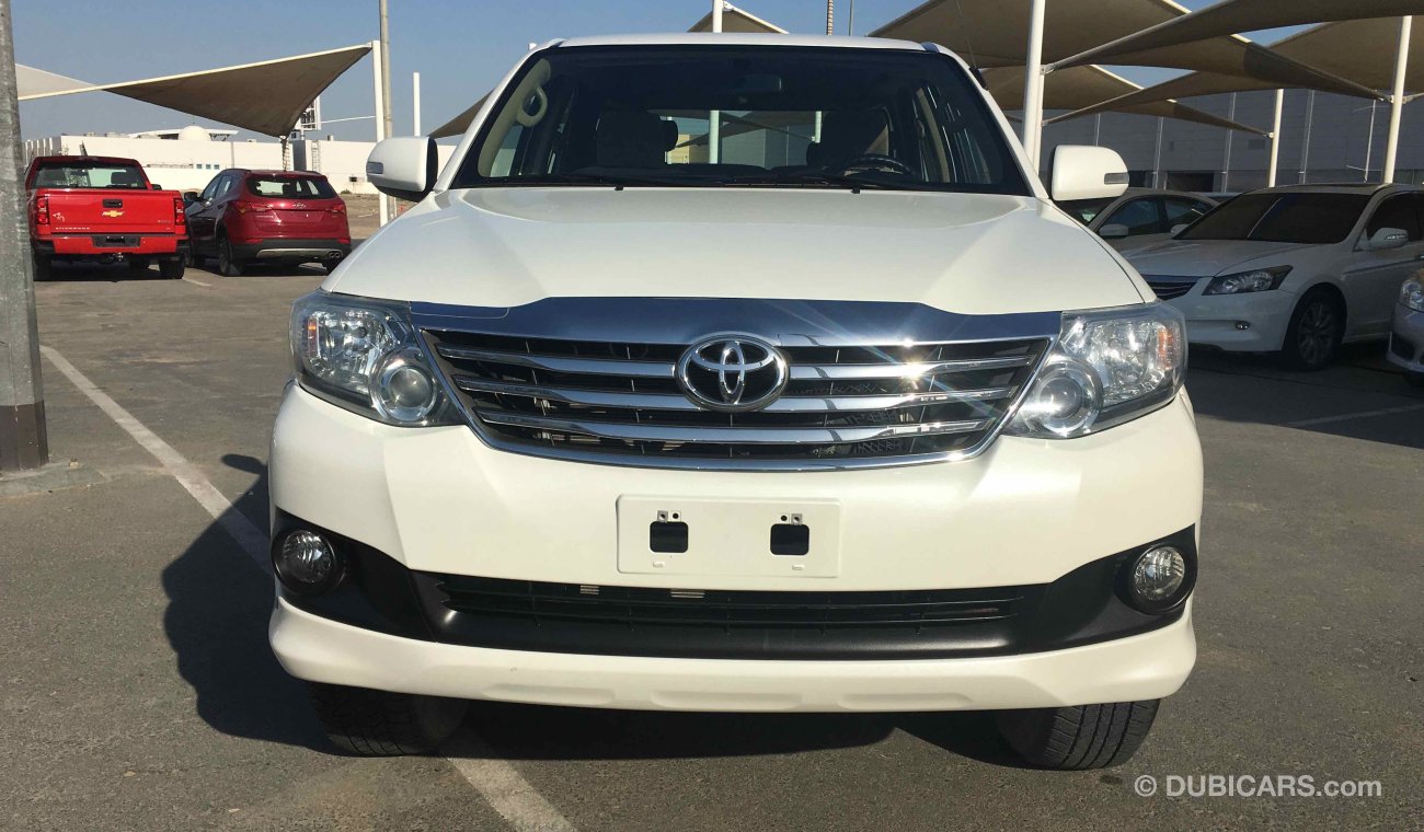 Toyota Fortuner سياره نظيفه جدا بدون حوادث بحاله ممتاذه ضمان شاسيه جير ماكينه