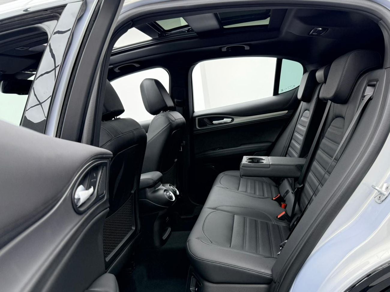 ألفا روميو ستيلفيو 2025 Alfa Romeo Stelvio Q4 Veloce, 5 Years Warranty + Service Pack, Delivery Kms, Fully Loaded, GCC