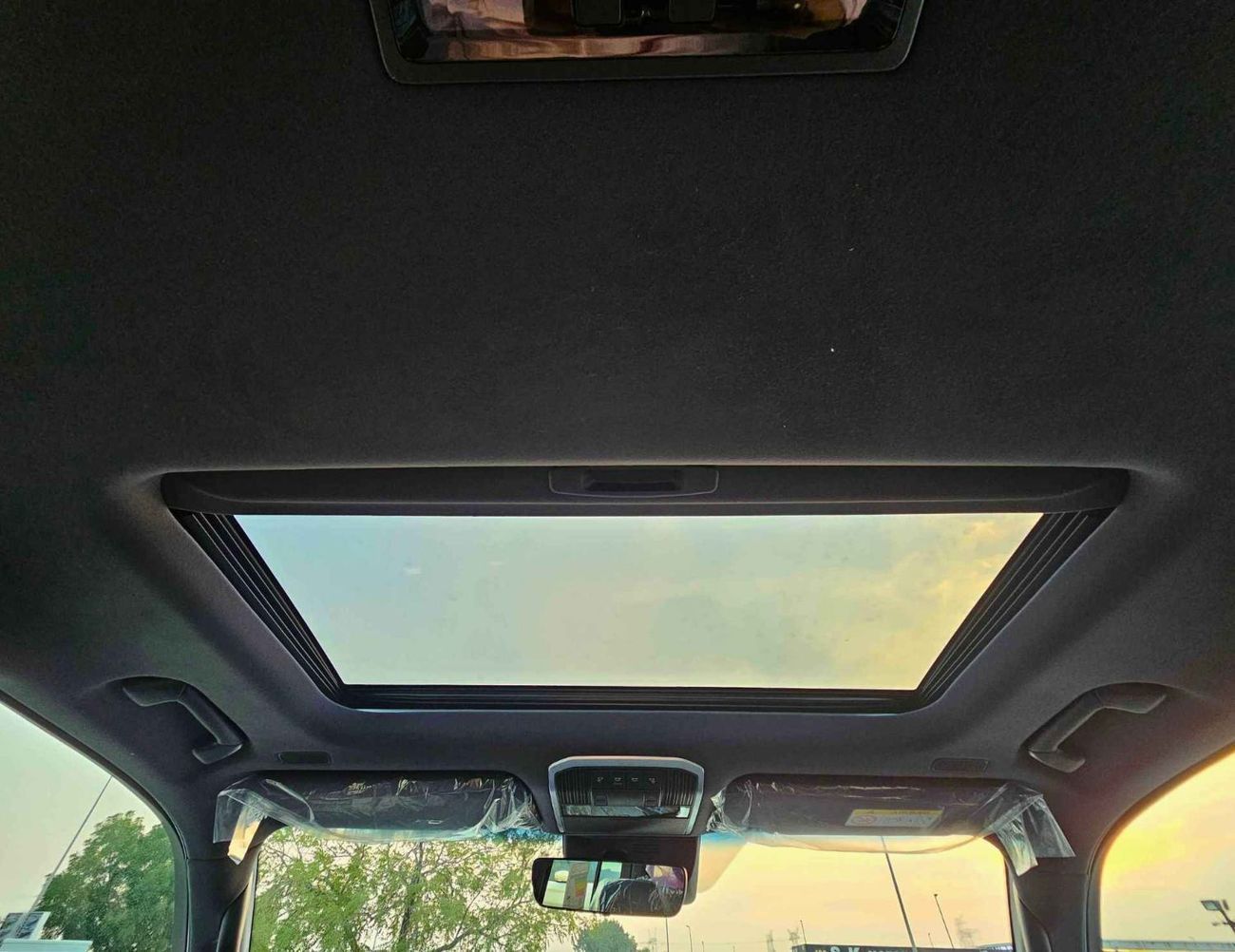 Toyota Land Cruiser VX /4.0L PETROL V6 /RADAR /BIG DVD/JBL SPEAKERS / REAR ENTERTAINMENT DVD /MID OPTION (CODE#VX4MA)