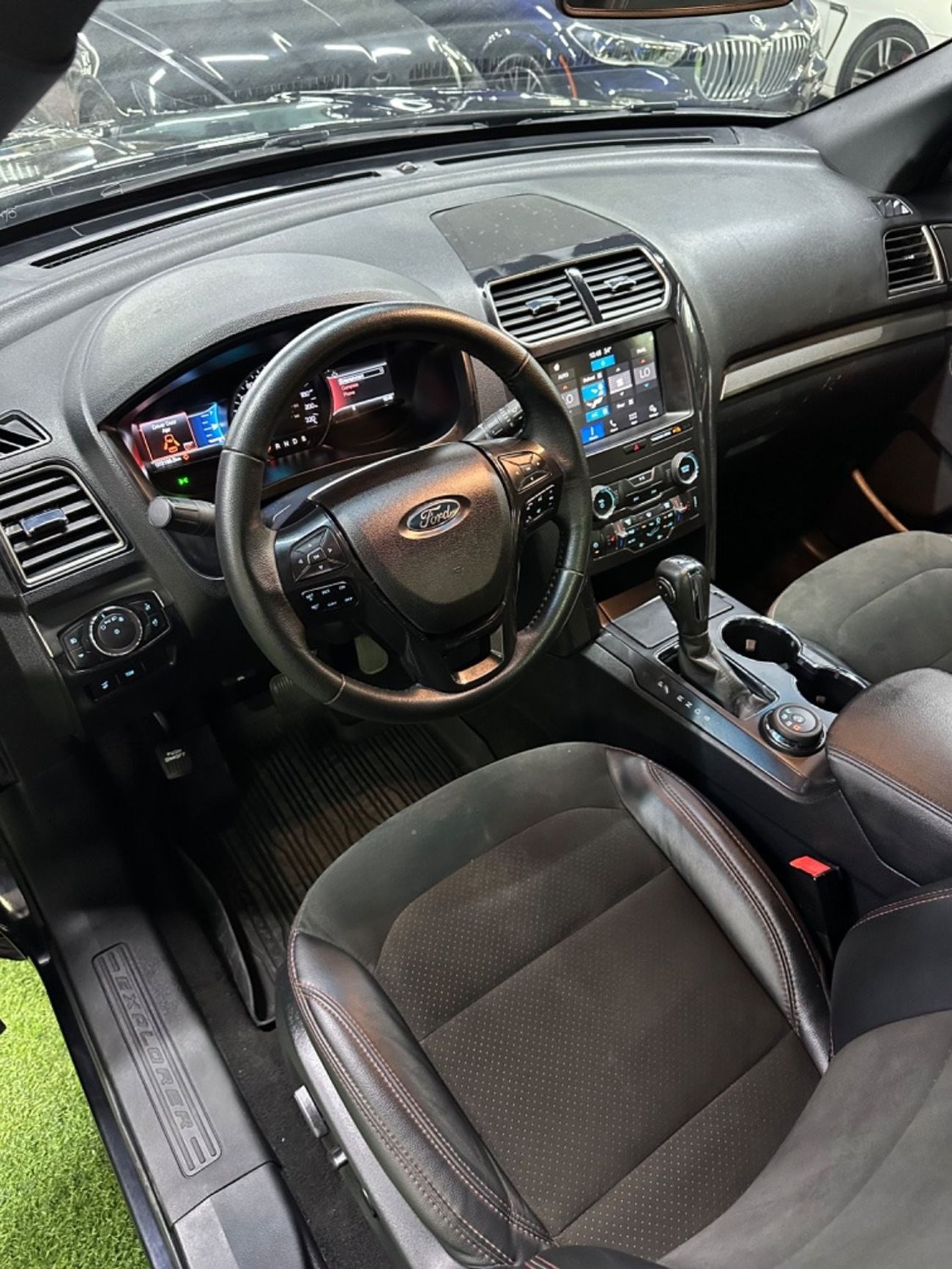 فورد اكسبلورر سبورت تراك فورد اكسبلورر بحالة جيدة. 2019 بمحرك 2.3 تيربو 4wd عداد 72000 كم 7 مقاعد على بانورا